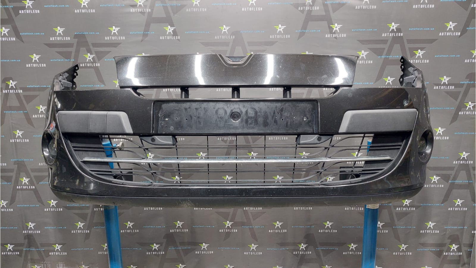 Бампер передний в сборе 620220035R, 620220037R Renault Megane 3 меган хетчбек бу